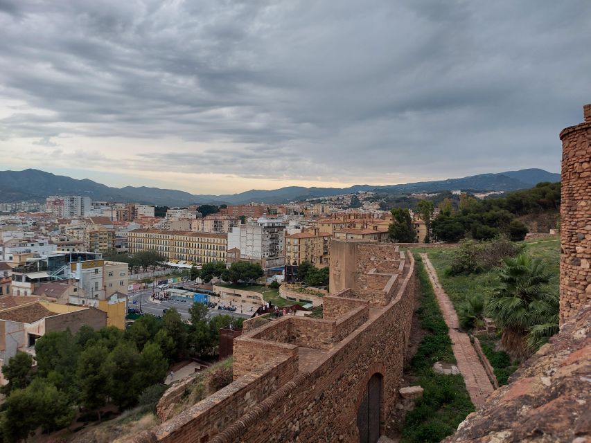 Private Walking Tour: Cathedral, Alcazaba and Roman Theatre - Meeting Location and Identification