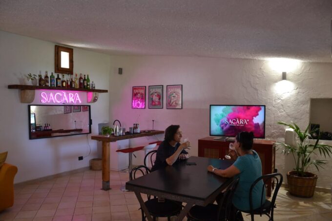 Puglia: Gin Distillery Tour in a 19TH Century Pajara - Botanical Garden Wonders