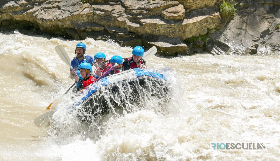 Pyrenees: Rafting in the Kingdom of the Mallos - Facilities and Amenities