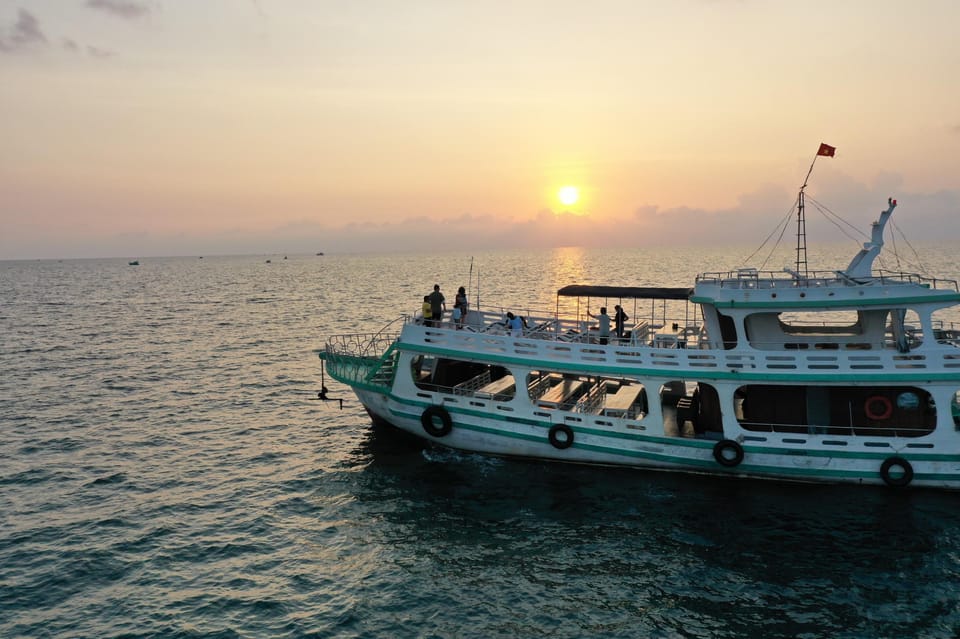 RedRiverTours - Enjoying Sunset & Night Squid Fishing - Important Guidelines