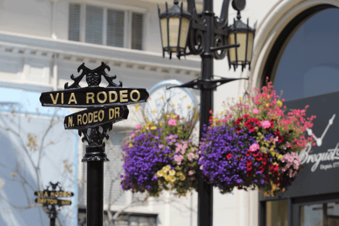 Rodeo Drive: Self-Guided Walking Audio Tour - Touring Tips