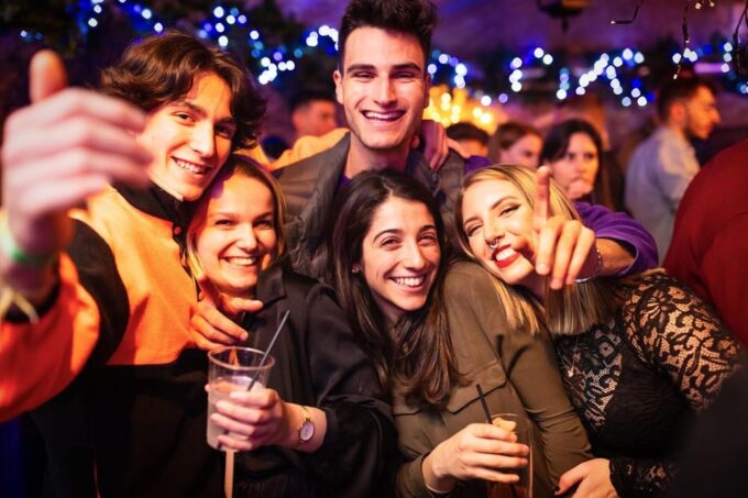 Rome: Guided Walking Tour With Drinks in Local Bars - Exploring Trastevere and Campo De Fiori