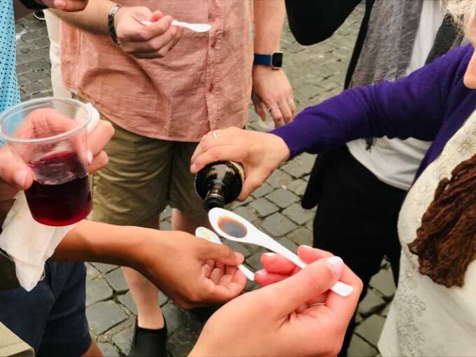 Rome: Jewish Quarter and Campo De Fiori Street Food Tour - Exploring the Jewish Quarter