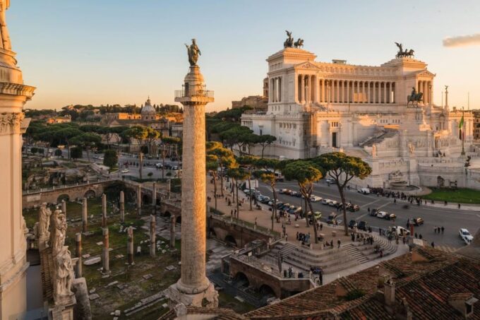 Rome: Walking Tour Through the History and Highlights of ROME - Secrets of the Eternal City