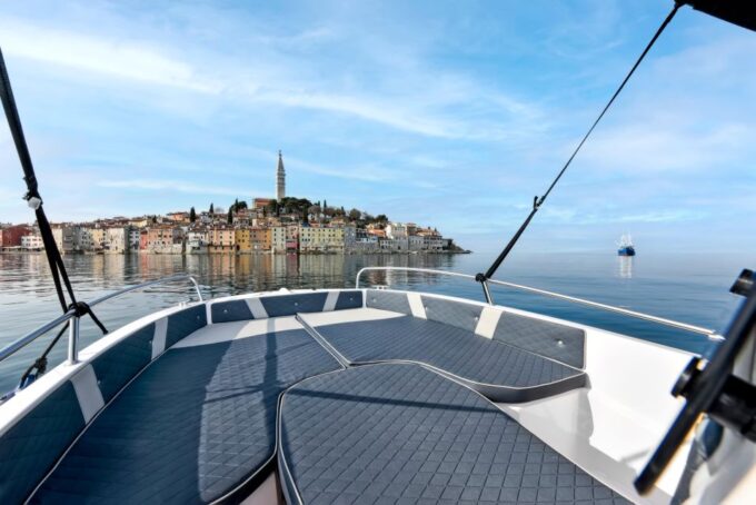 Rovinj: Dolphin Watching Sunset Speedboat Trip With Drinks - Included Amenities