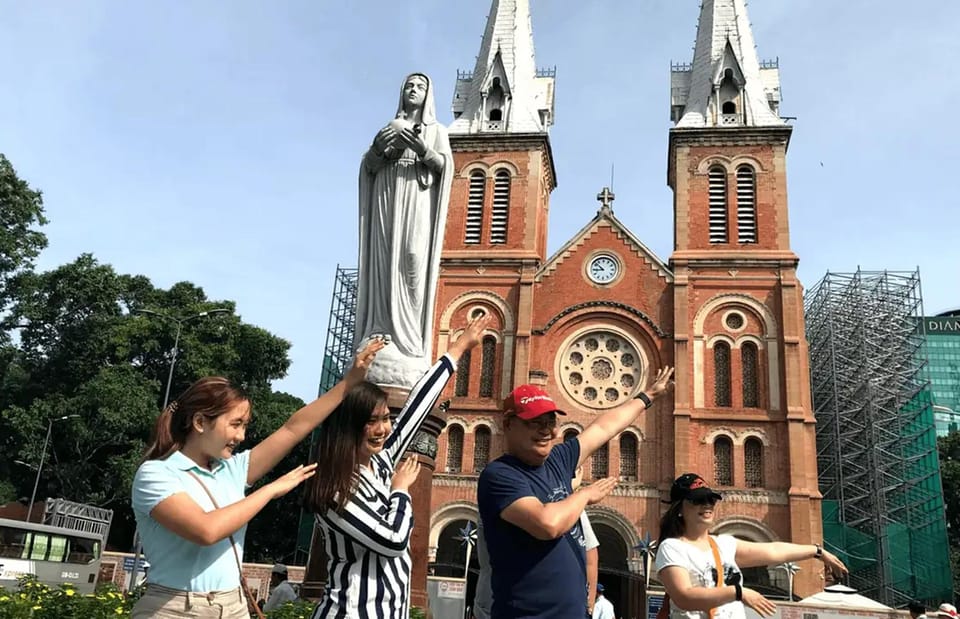 Saigon Sightseeing by Motorbike - Reunification Palace and Jade Emperor Pagoda