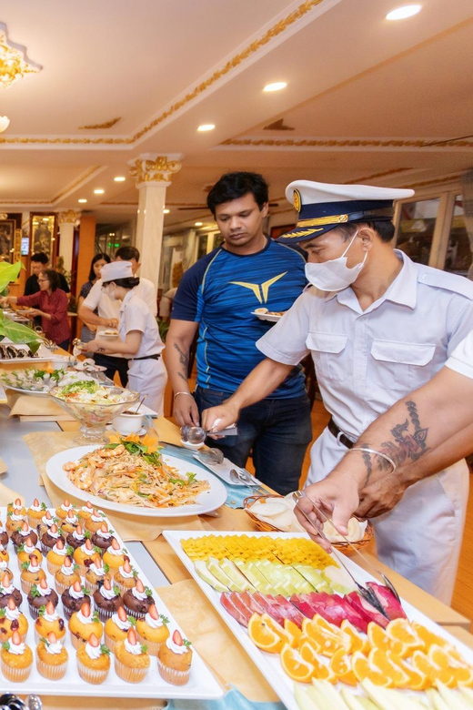 Saigon: Unforgettable Saigon River Tour on a Dinner Cruise - What to Expect on Board