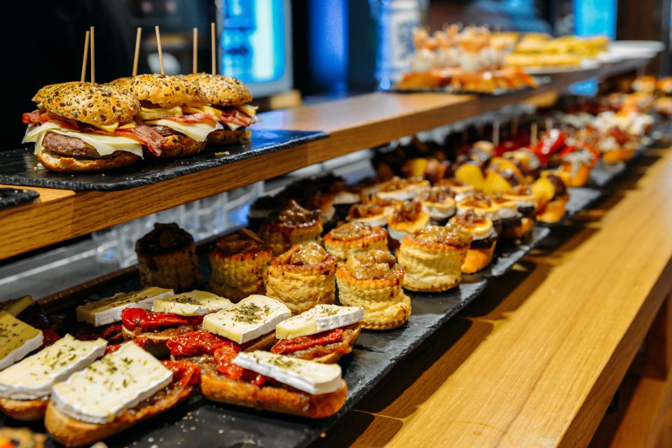 San Sebastian: Private Walking Tour With Pintxo and Drink - Meeting Point