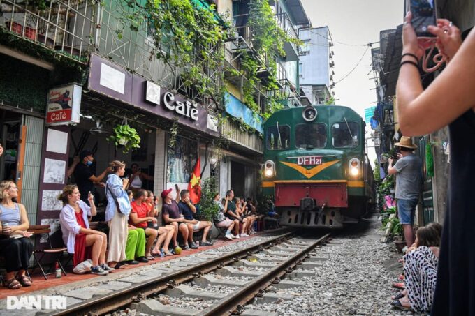 Savour Vegan Walking Street - Cultural Immersion