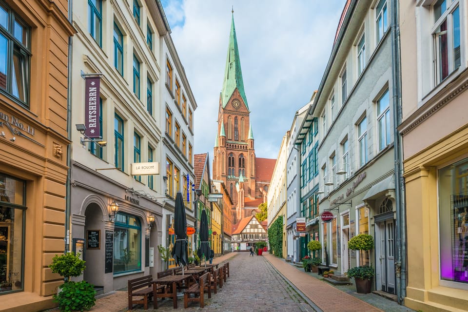 Schwerin: Local Pub Experience Tour With Drinks - Frequently Asked Questions