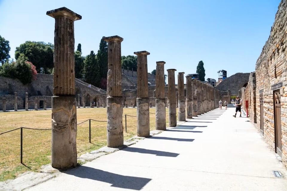 Secrets of Pompeii: Stories and Legends Guided Walking Tour - Starting Location and Meeting Point