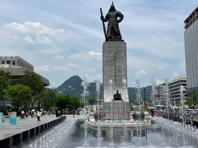 Seoul: Hanbok, Gyeongbokgung and Tongin Market Walking Tour - Gwanghwamun Square Exploration