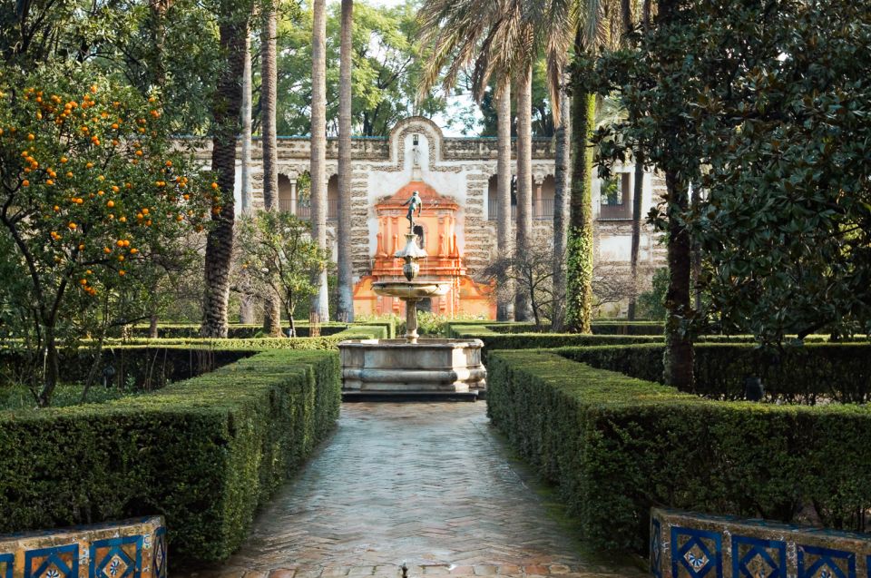 Seville: Alcazar Skip-The-Line Guided Tour With Tickets - Exploring the Alcazar Gardens