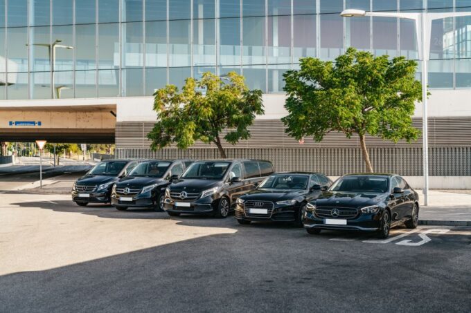Seville: Private 1-Way Airport or Train Station Transfer - Booking and Availability