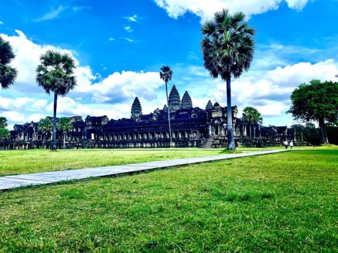 Siem Reap: Private Angkor Wat & Bakheng Mountain Sunset Tour - Booking and Availability