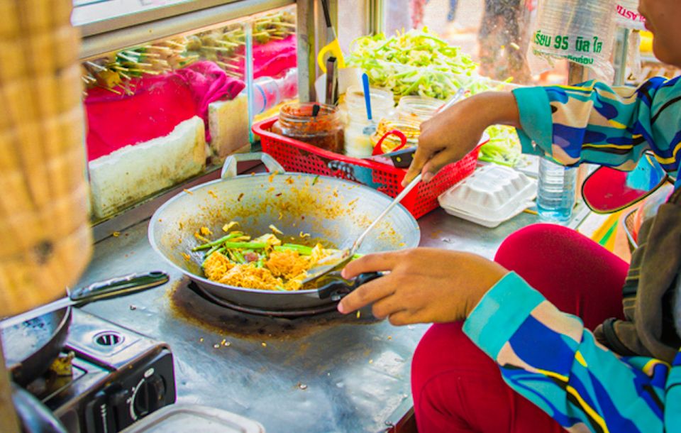 Siem Reap: Private Street Food Tour by Bus or Bike - Local Market Exploration