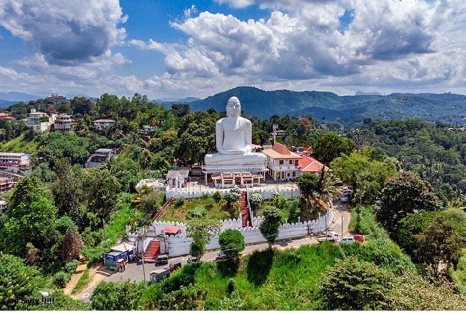 Sigiriya: Overnight Tour to Kandy & Transfer to Colombo - Kandy Sights