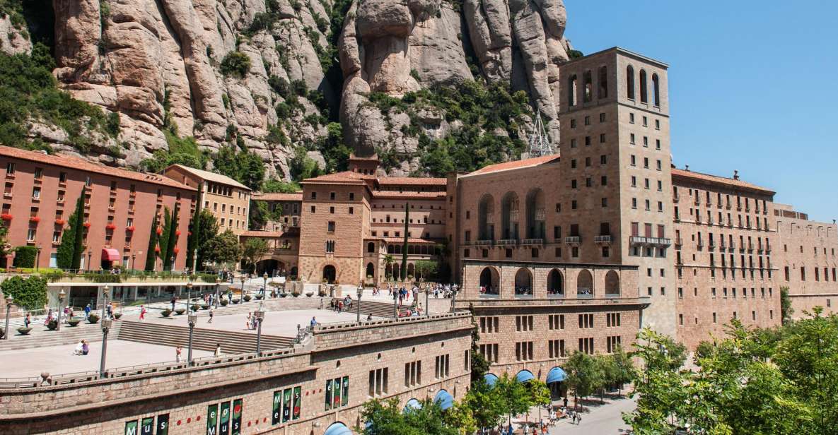 Skip-The-Line Barcelona & Montserrat Tour With Pick-Up - Visiting La Sagrada Familia