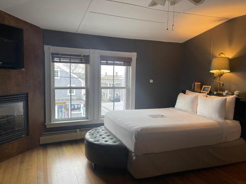 Somerset House Inn - Management Background