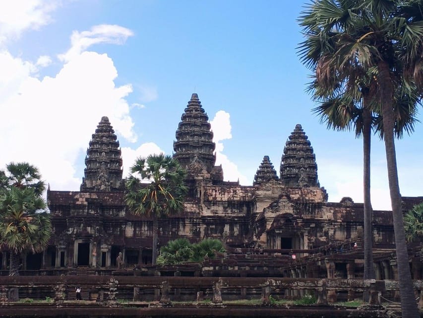 Sunrise at Angkor Wat With a Sharing Group - Essential Inclusions for Travelers