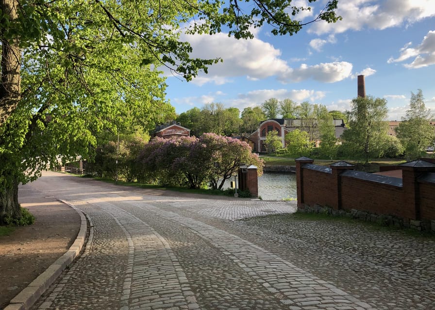 Suomenlinna Tour in French With Doro - Travel Arrangements