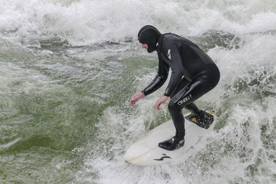 Surfing on Munich All Year Even Winter: Englischer Garten - Visitor Highlights