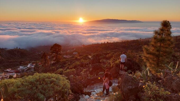 Tenerife: Teide National Park Sunset & Stargazing Tour - What to Bring