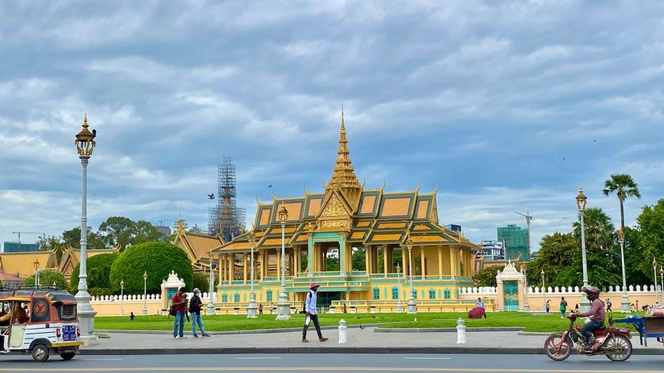 Top-10 Attractions in Phnom Penh|Discover a Vibrant Capital - Independence Monument