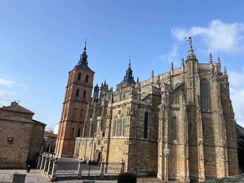 Tour Oviedo Castrillo Polvazares Astorga and Leon Cathedral - Picturesque Astorga Cathedral