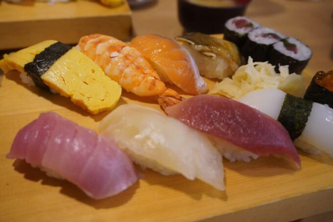 Tsukiji Market Foodie Tour: Enjoy Seafood, Sushi, and Sake - Expert Tour Guide
