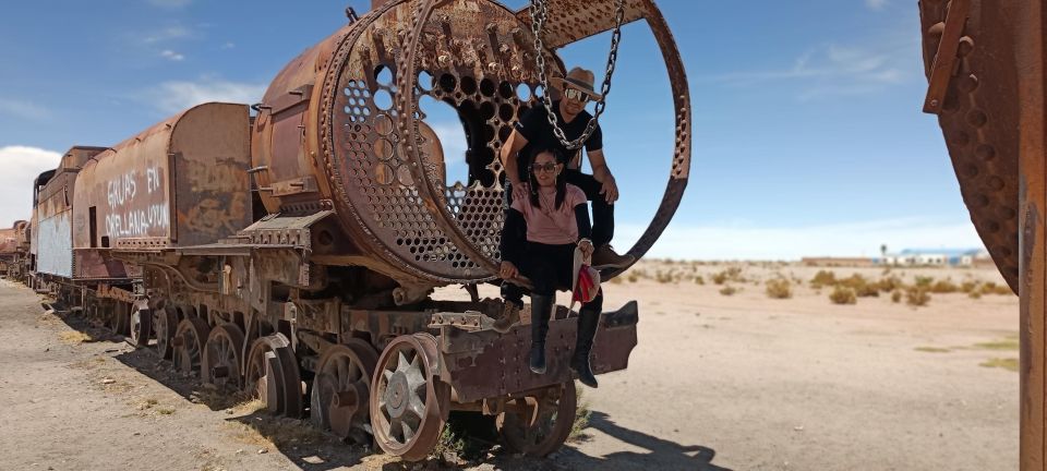 Uyuni Salt Flat Full Day Tour for 4 With Speak English Guide - Unique Attractions on the Tour