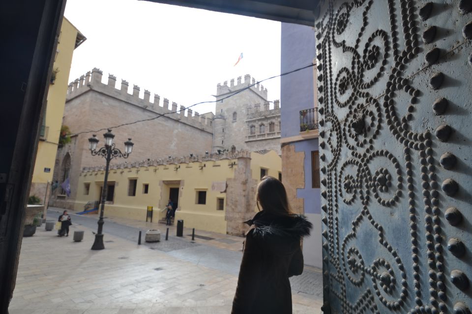 Valencia: Cathedral, St Nicholas, and Lonja De La Seda Tour - Exploring the Old Quarter