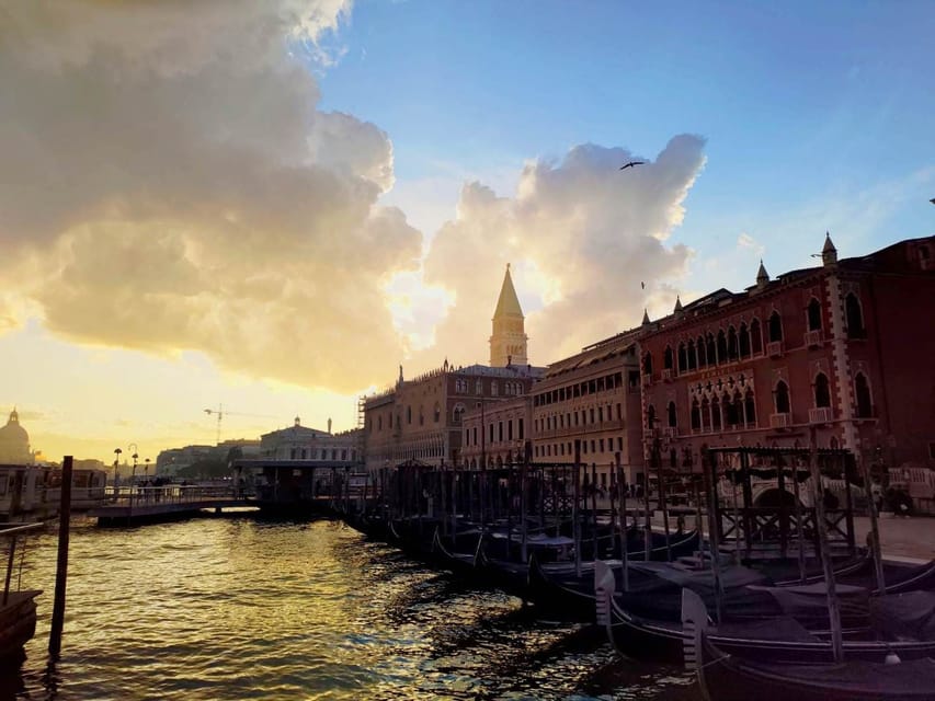 Venice: Grand Canal Private 60-Minute Gondola Ride - Gondola Ride Experience