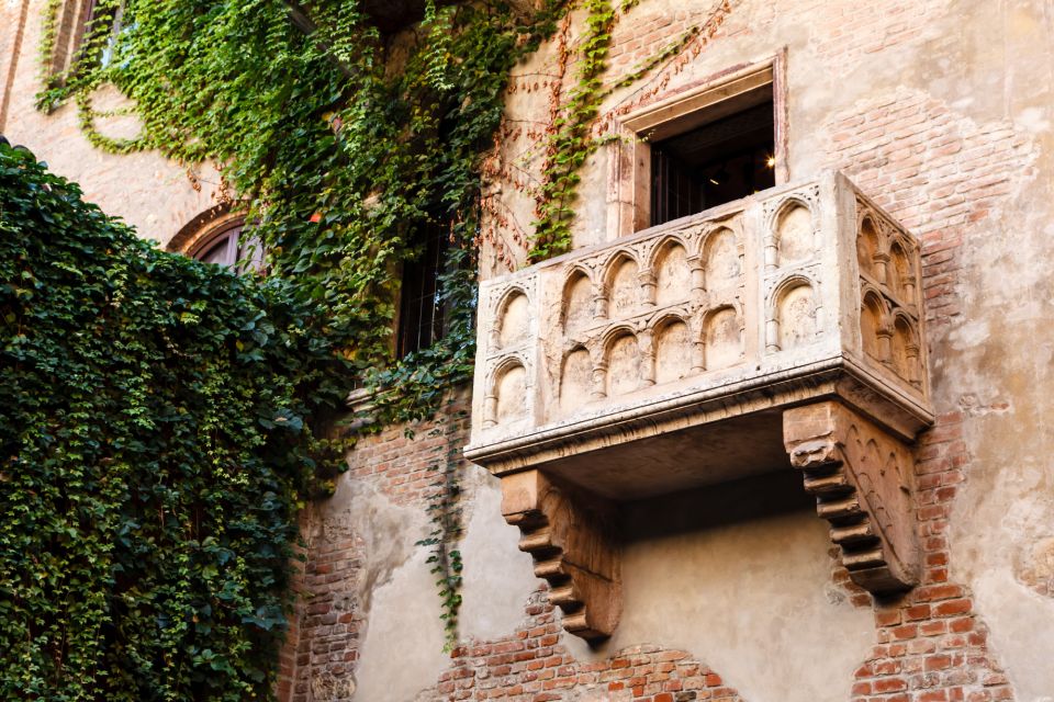 Verona: First Discovery Walk and Reading Walking Tour - Frequently Asked Questions