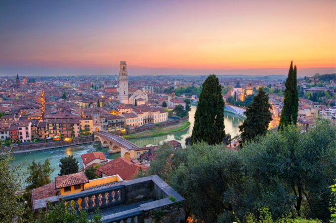 Verona: Highlights App Guided Tour With Puzzles - Tour Logistics and Flexibility