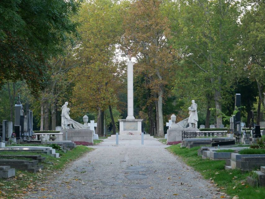 Vienna: Guided Walking Tour of the Central Cemetery - Unique Features of the Cemetery