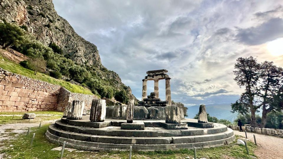 Visit Delphi & Meteora Monasteries Full Day Private Trip - Amenities and Services