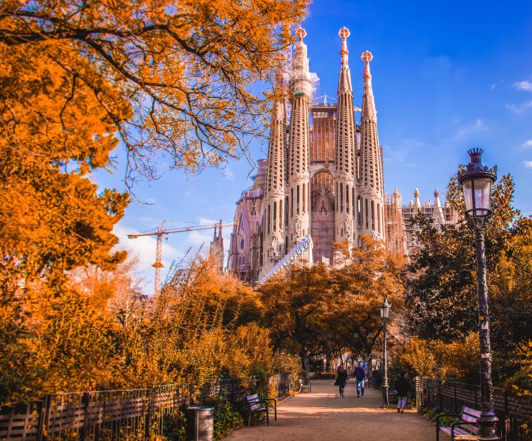 Walking Tour Around Sagrada Familia Basilica For USA Tourist - Frequently Asked Questions