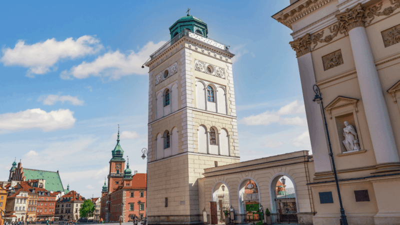 Warsaw: City Exploration Game and Tour on Your Phone - Engaging Features and Quizzes