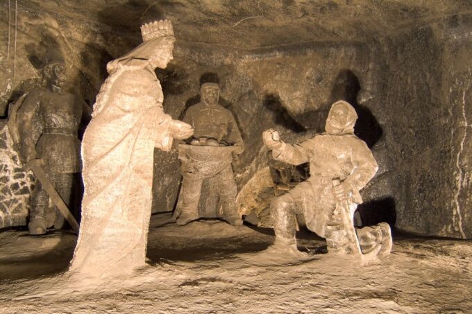 Wieliczka Salt Mine Half-Day Tour From Kraków - What to Bring