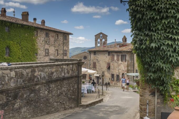 Wine Tasting in a Romantic Castle With Archaeologist Guide - What to Bring