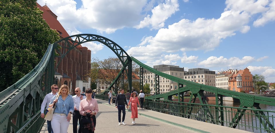 Wrocław: Old Town Sightseeing With Tasting of Local Liqueur - Accessibility for All Visitors