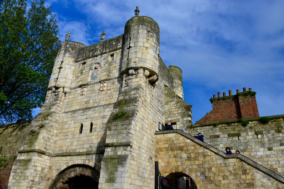 York: City Highlights Small Group Walking Tour - Medieval Labyrinth of Snickelways