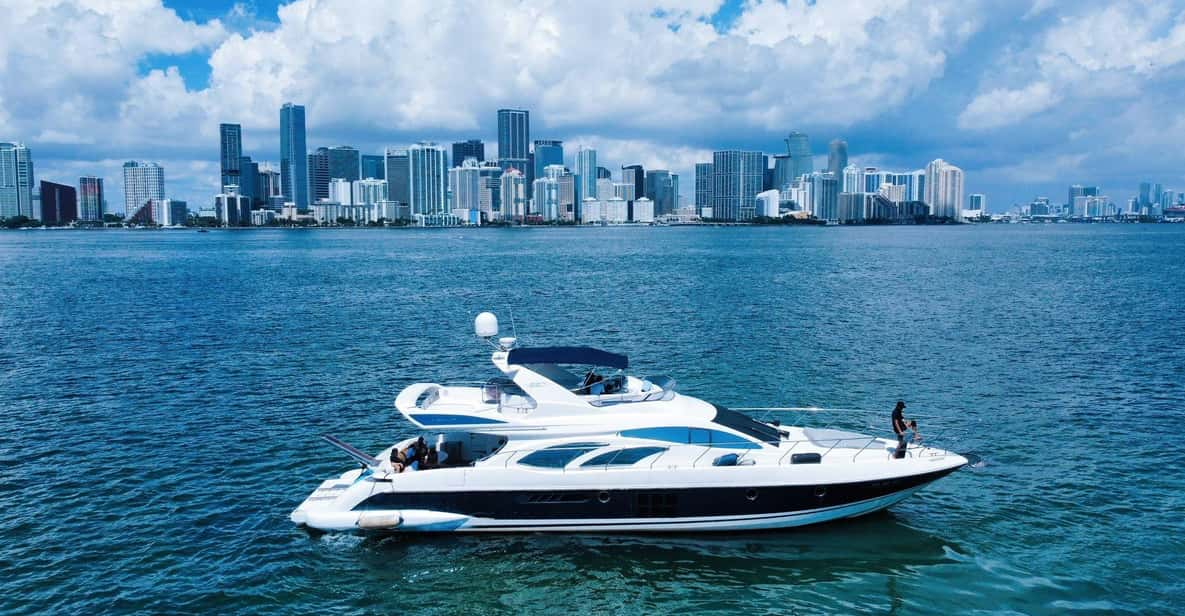 70FT Azimut Available in Miami for up to 13 People. - Key Points