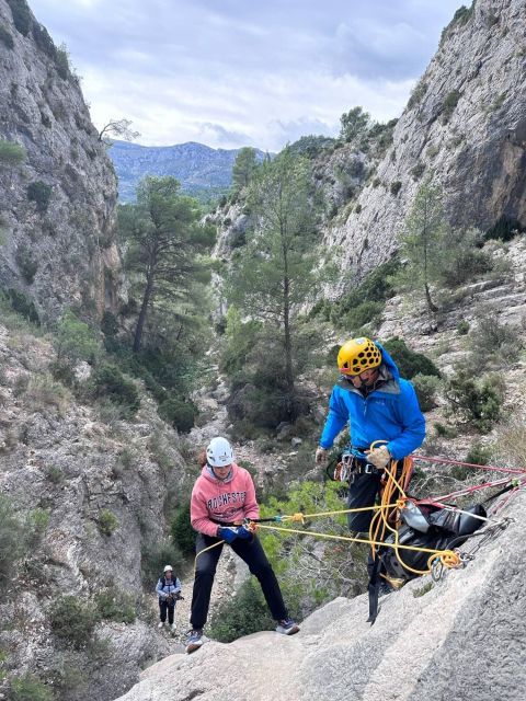 Abdet: The Sord Canyon - Qualified Guides and Equipment