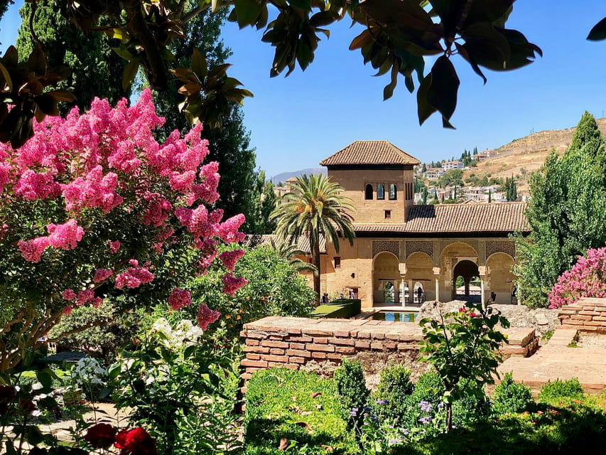 Alhambra: Guided Tour With Fast-Track Entry - Discovering the Moorish Kingdoms History