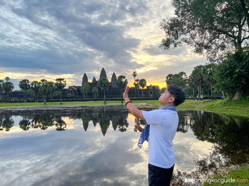 Angkor Wat Private Sunrise Guided Tour and Banteay Srei - Exploring Banteay Srei