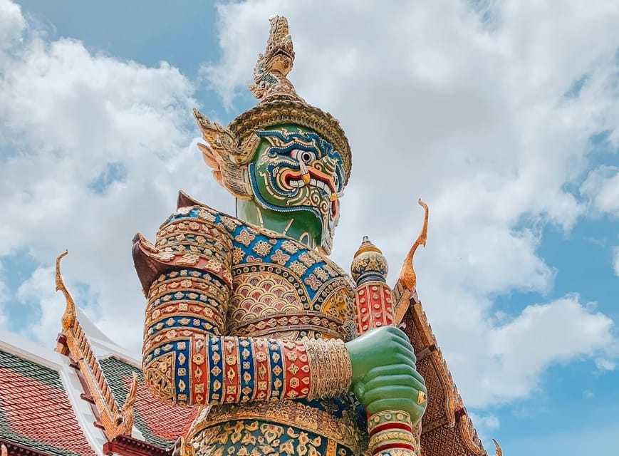 Bangkok: Elegant Grand Palace & Wat Pho - Private Tour - Visiting Wat Phra Kaew (Temple of Emerald Buddha)