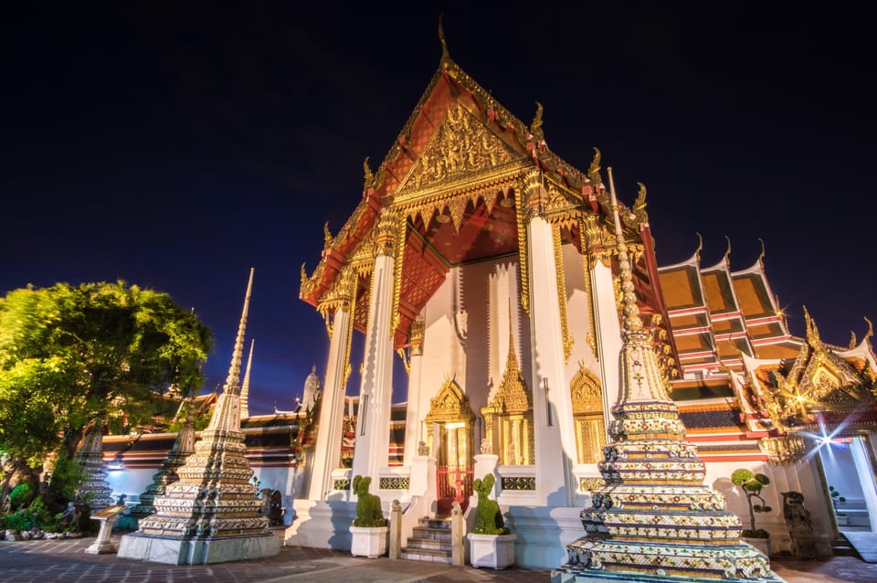 Bangkok: Nighttime Bike Tour With Flower Market Visit - Taking in the Flower Markets Ambiance