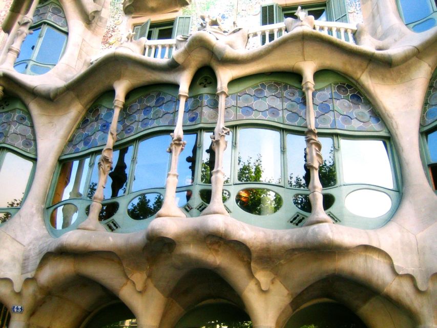 Barcelona: Gaudí's Park Güell and Casa Batlló Private Tour - Casa Batlló Tour